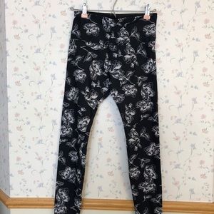 Lorna Jane black floral 7/8 leggings